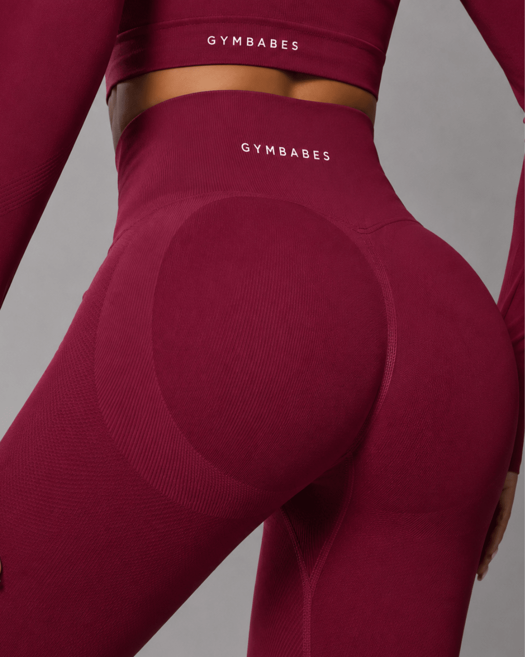 Sculpt Lift legging in Burgundy, achteraanzicht met ribbed lift panel