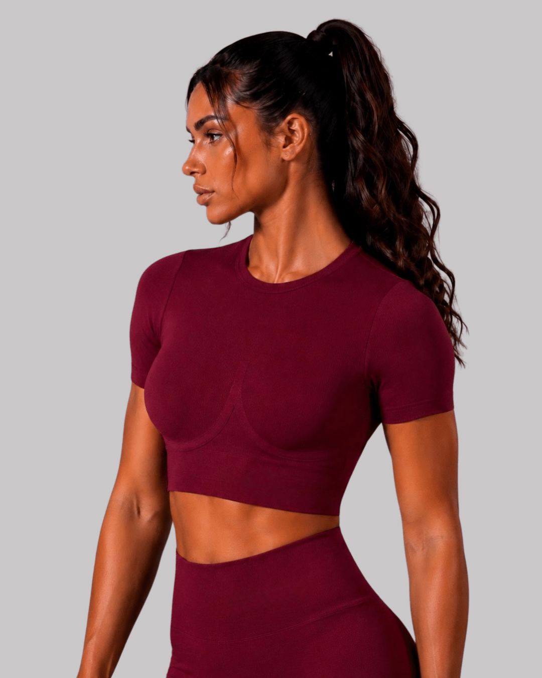 Sculpt Lift short sleeve crop top in Burgundy, vooraanzicht