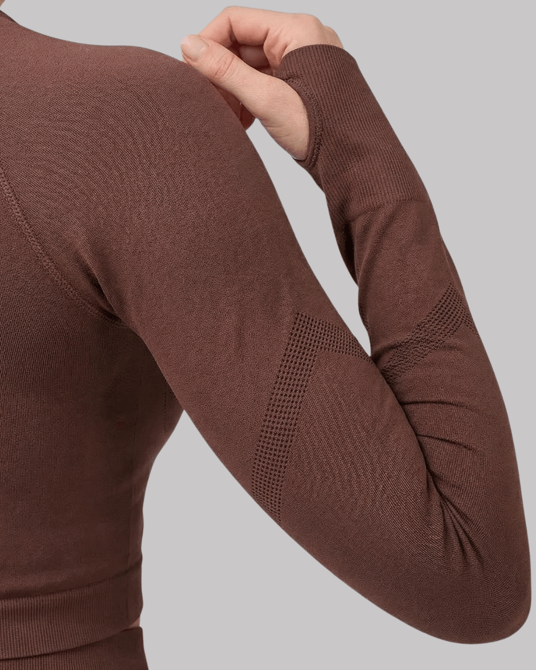 Sculpt Lift long sleeve crop top in Mocha, detailfoto van de onderband