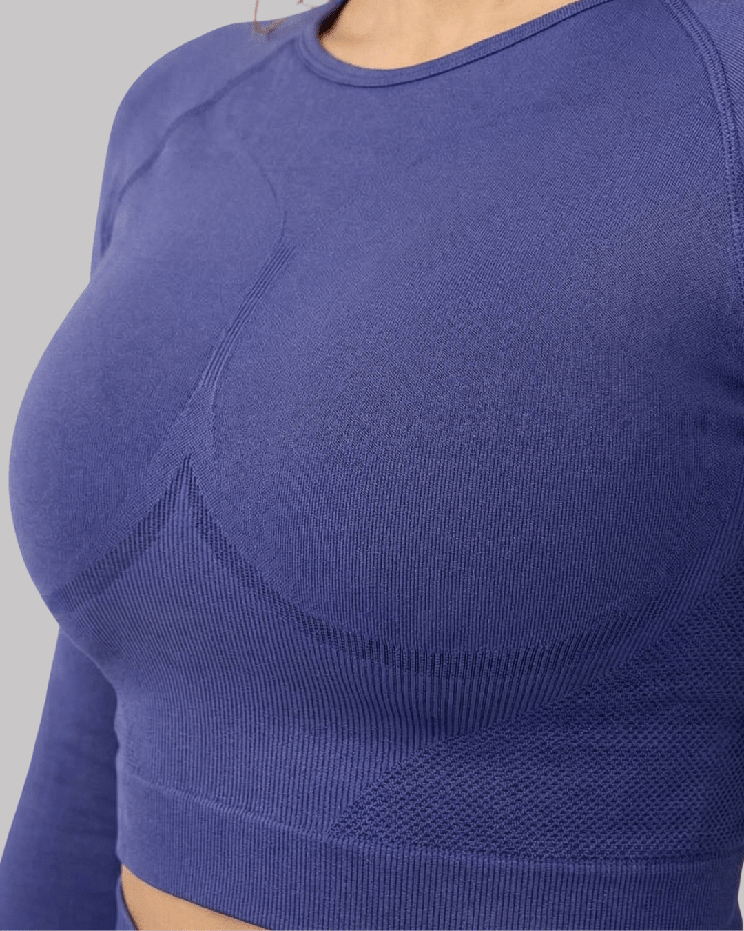 Sculpt Lift long sleeve crop top in Ocean, detailfoto van de mouw
