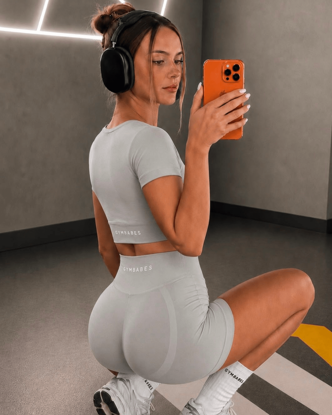 Sculpt Lift shorts in Stone, achteraanzicht